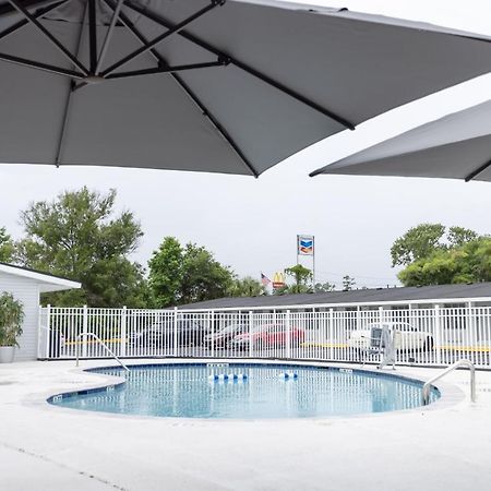 Golden Isles Inn & Suites Brunswick Exteriör bild