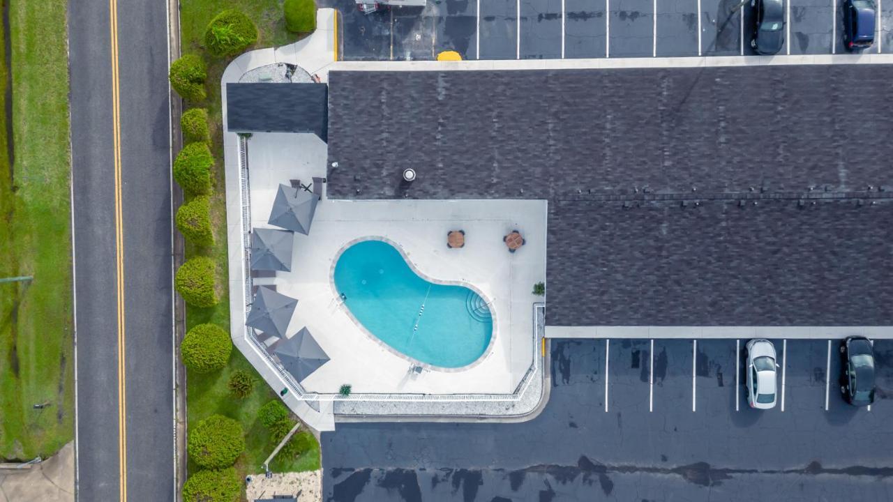 Golden Isles Inn & Suites Brunswick Exteriör bild