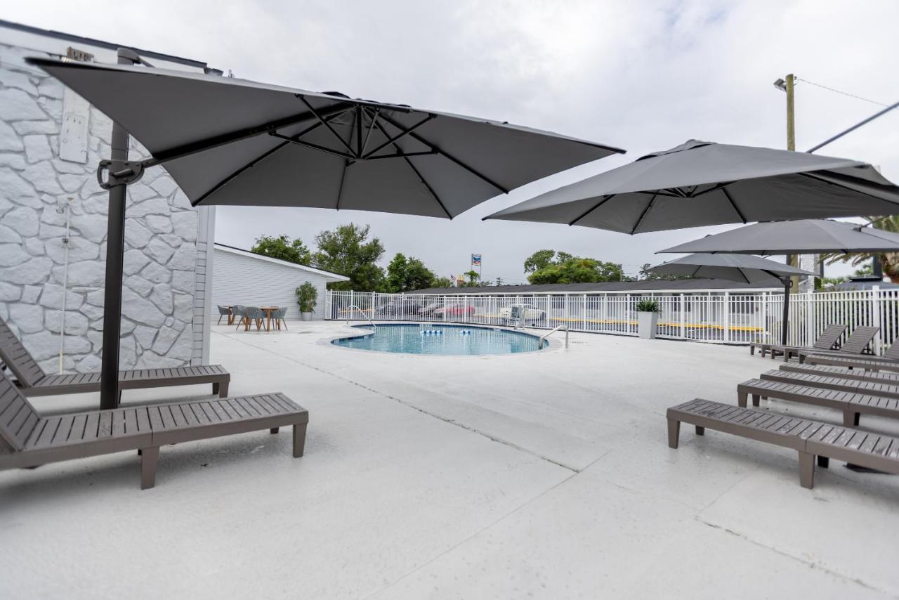 Golden Isles Inn & Suites Brunswick Exteriör bild