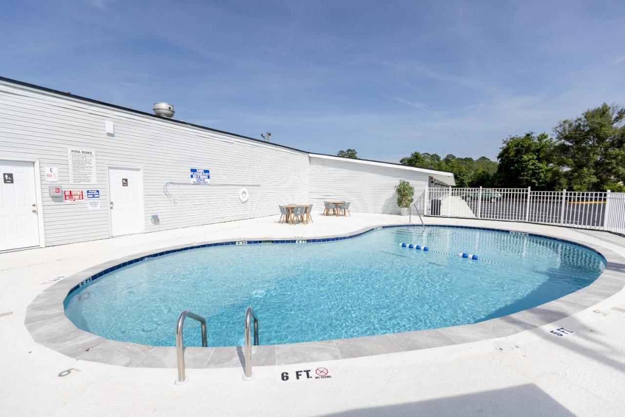 Golden Isles Inn & Suites Brunswick Exteriör bild