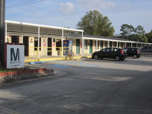Golden Isles Inn & Suites Brunswick Exteriör bild