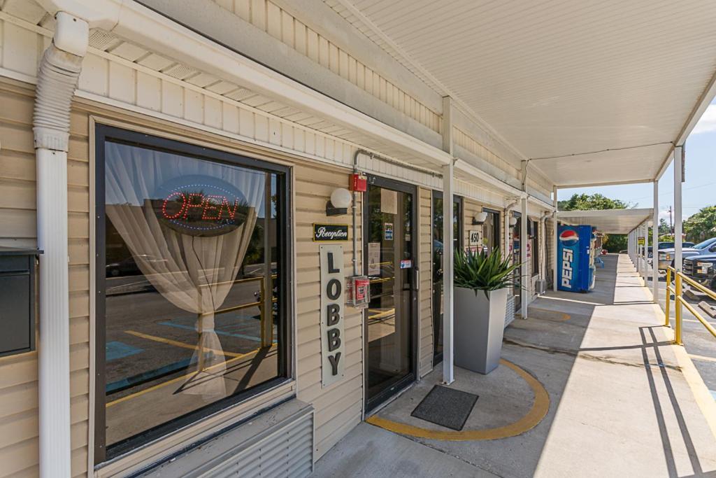 Golden Isles Inn & Suites Brunswick Exteriör bild