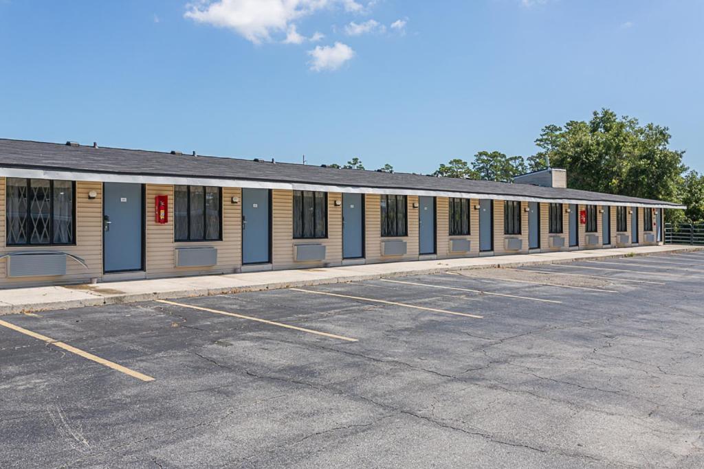 Golden Isles Inn & Suites Brunswick Exteriör bild