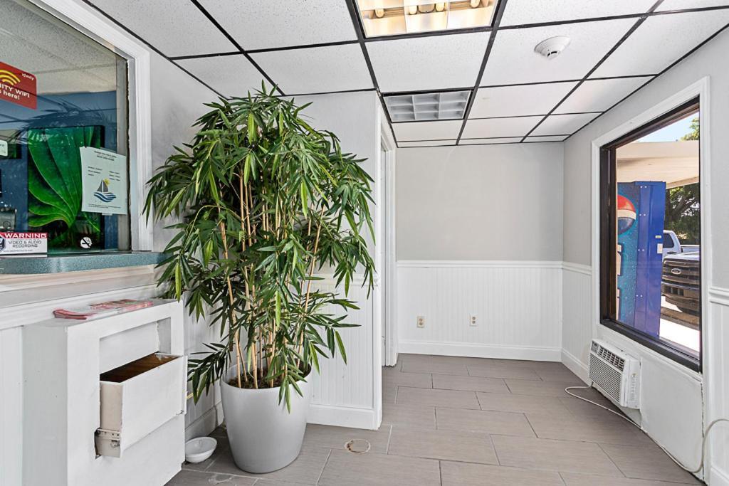 Golden Isles Inn & Suites Brunswick Exteriör bild